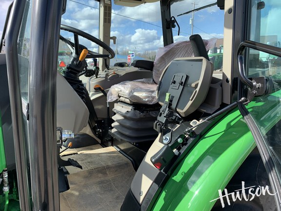 Photo of 2025 John Deere 5067E