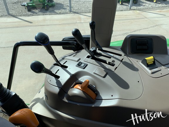 Photo of 2025 John Deere 5067E