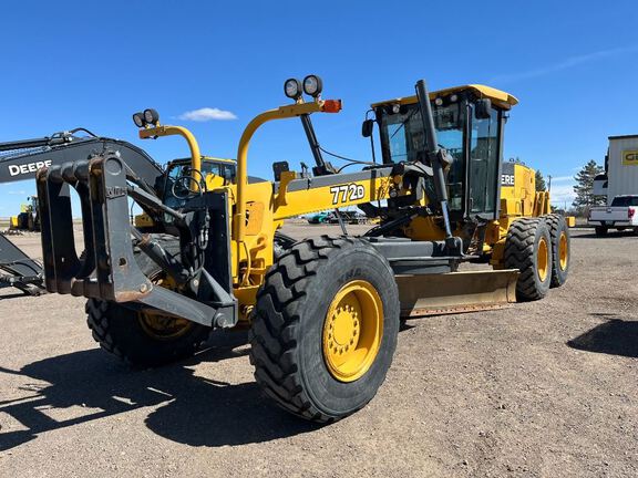 Photo of a 2008 John Deere 772D