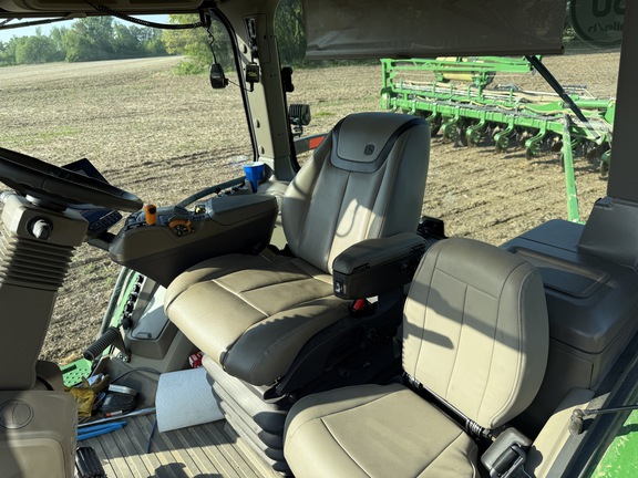 Photo of 2024 John Deere 8R 410