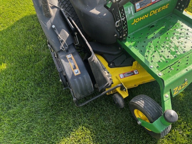 2007 John Deere Z425 Image 2