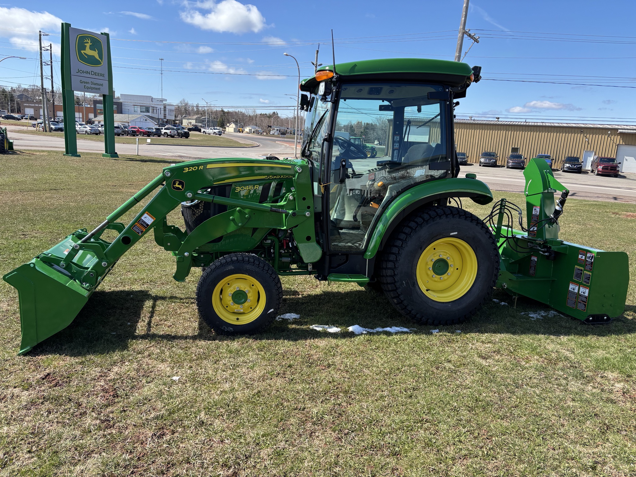 2024 John Deere 3046R Image 3