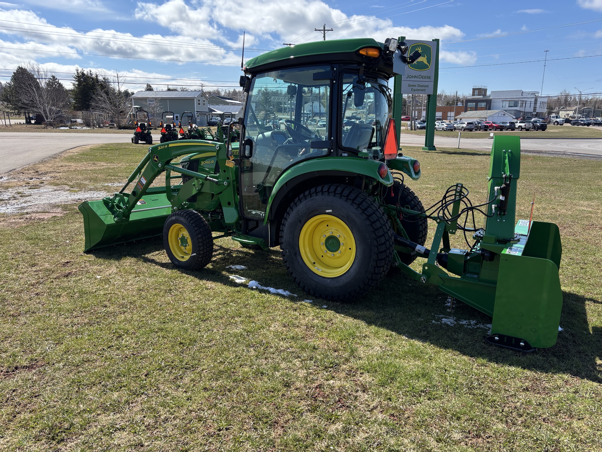 2024 John Deere 3046R Image 4