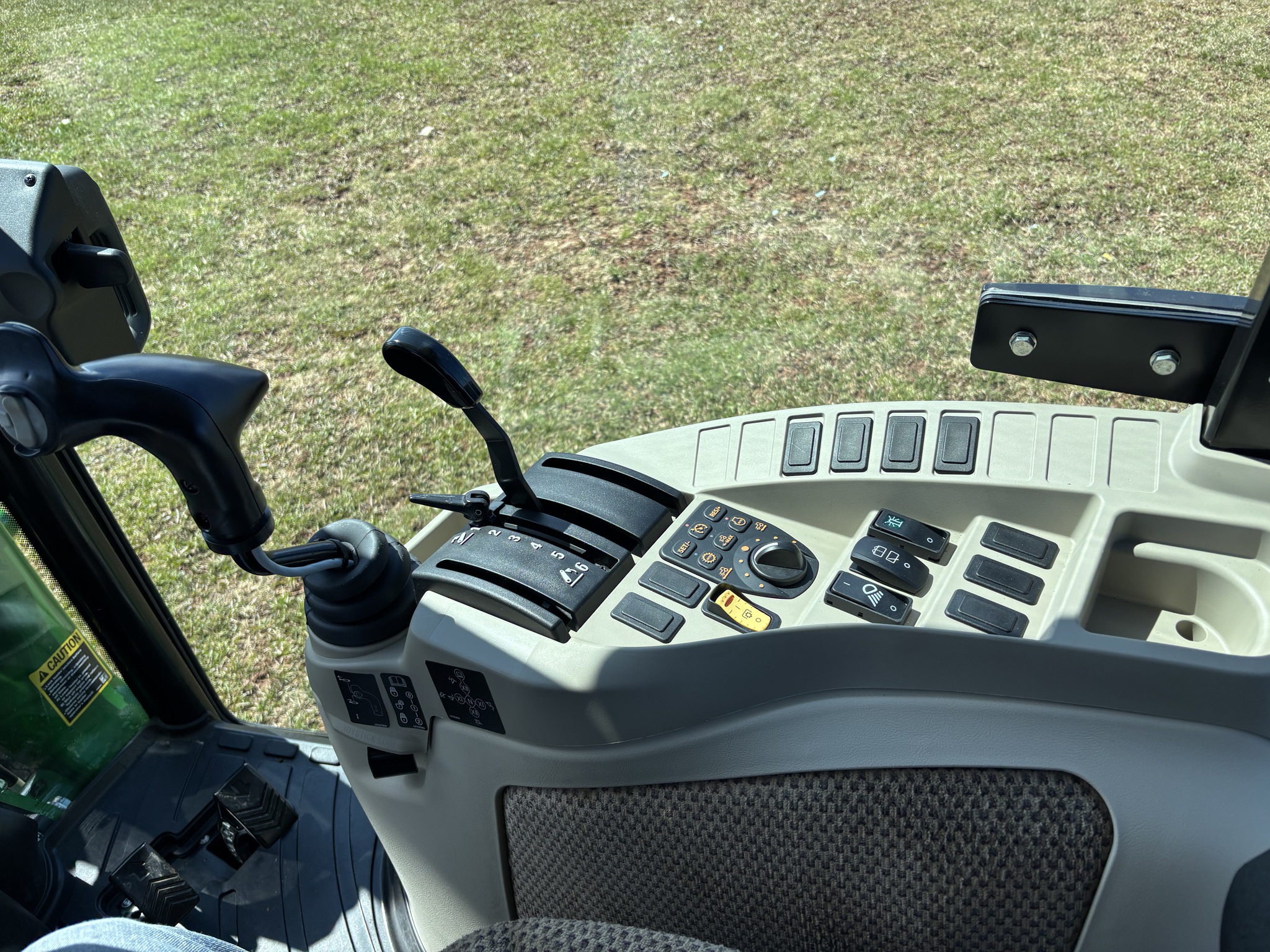 2024 John Deere 3046R Image 13
