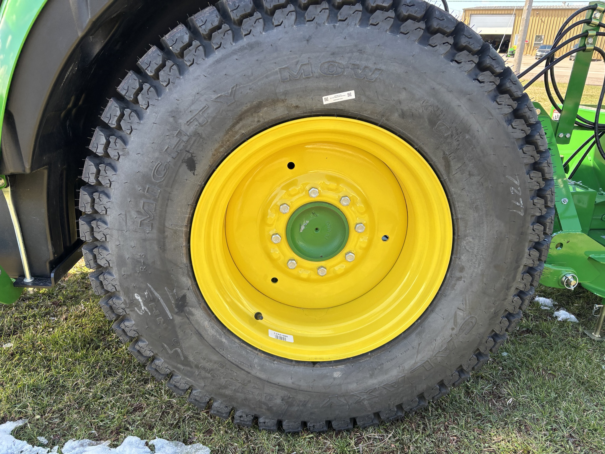 2024 John Deere 3046R Image 15