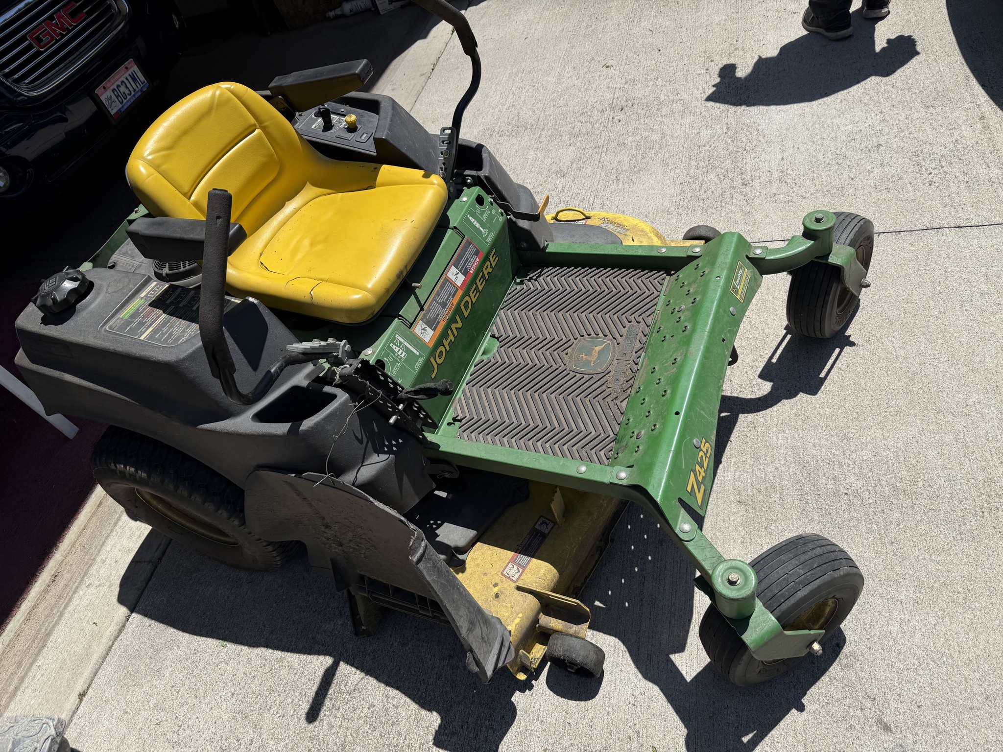 2012 John Deere Z425 Image 2