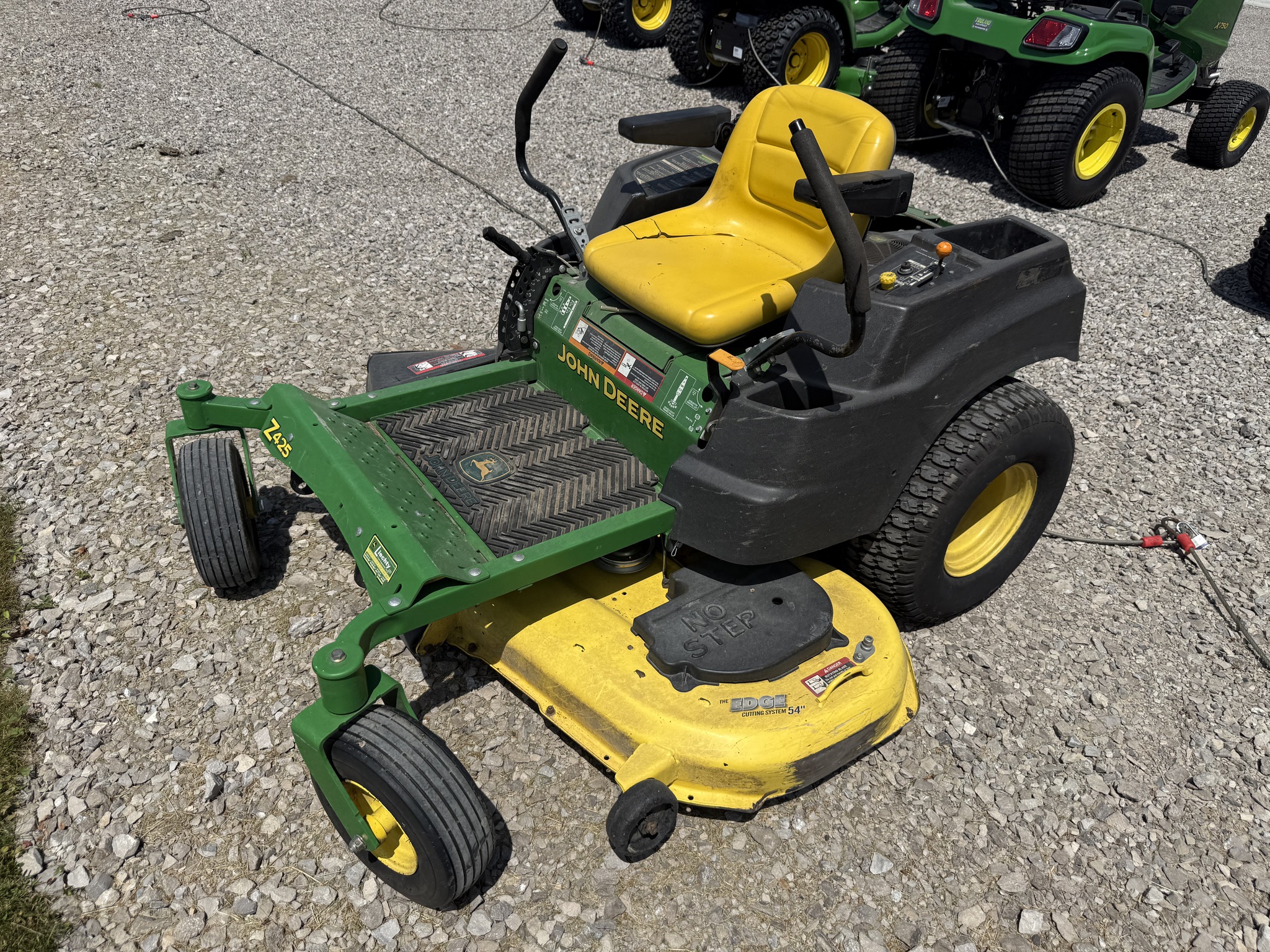 2012 John Deere Z425 Image 2