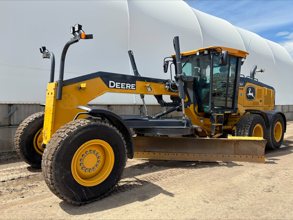 Photo of a 2021 John Deere 772G