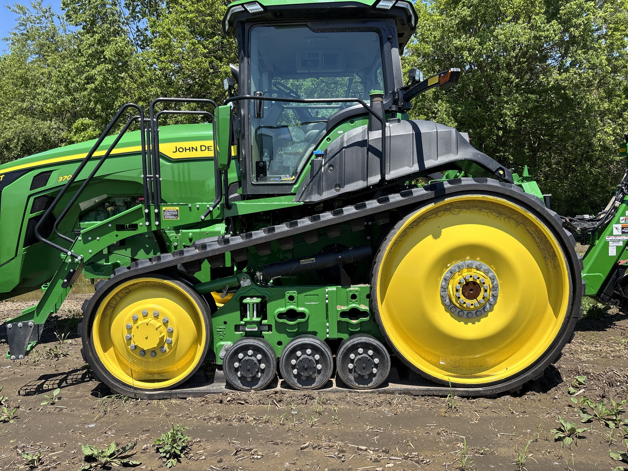 Used 2023 John Deere 8RT 370 Track Tractors at Koenig Equipment in Urbana, OH - PhotoXL4
