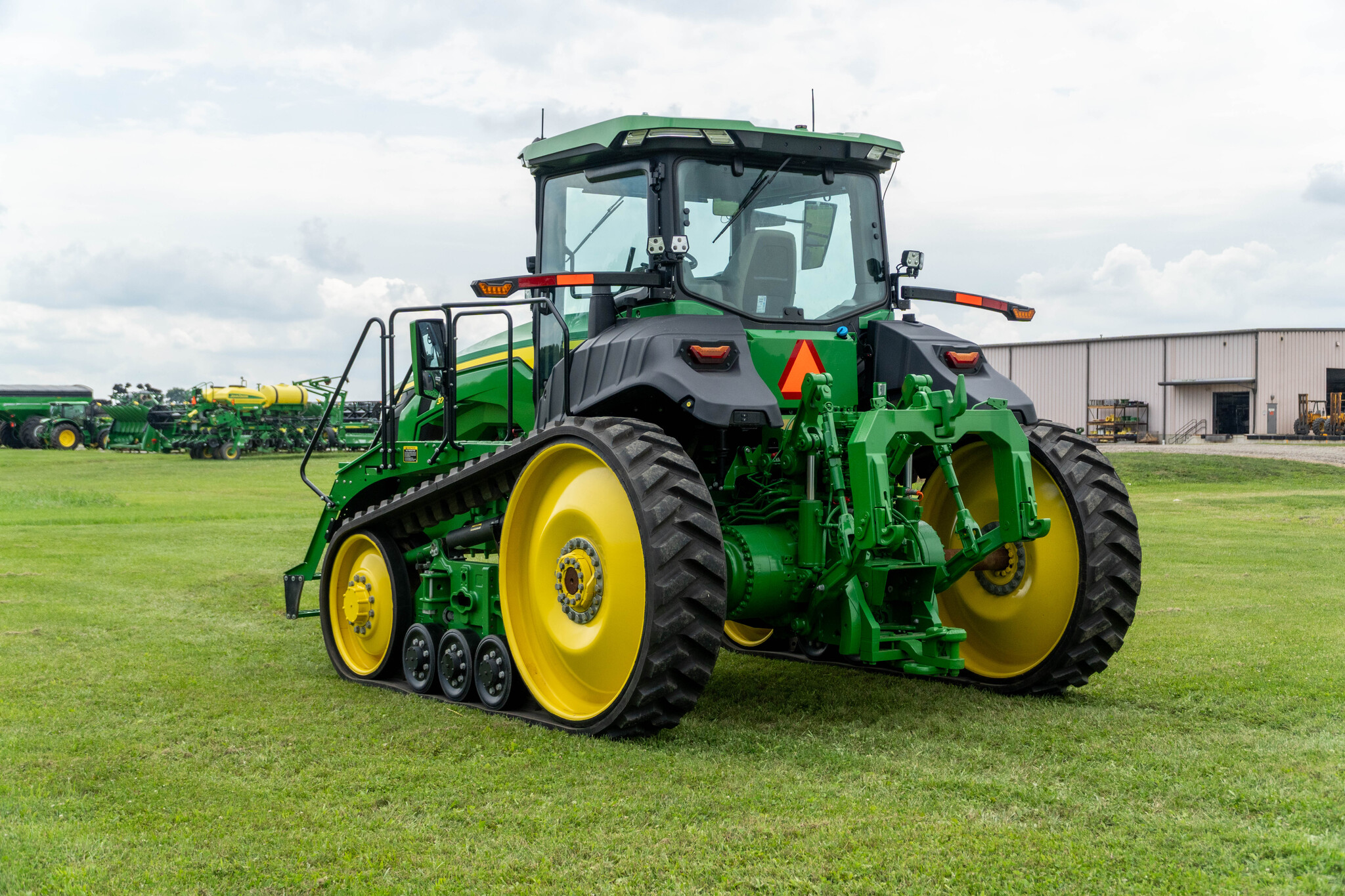 Used 2023 John Deere 8RT 370 Track Tractors at Koenig Equipment in Anna, OH - PhotoXL2