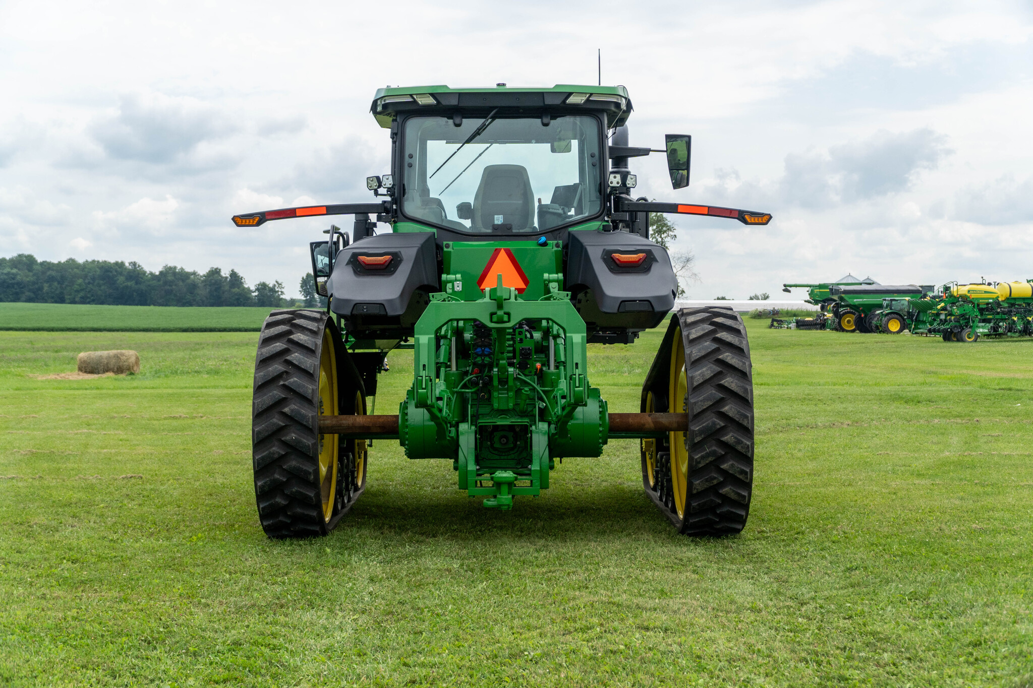Used 2023 John Deere 8RT 370 Track Tractors at Koenig Equipment in Anna, OH - PhotoXL3