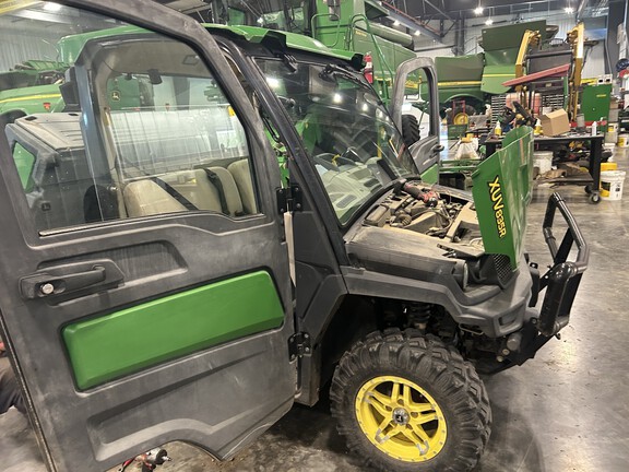 2019 John Deere XUV 835R Used Equipment