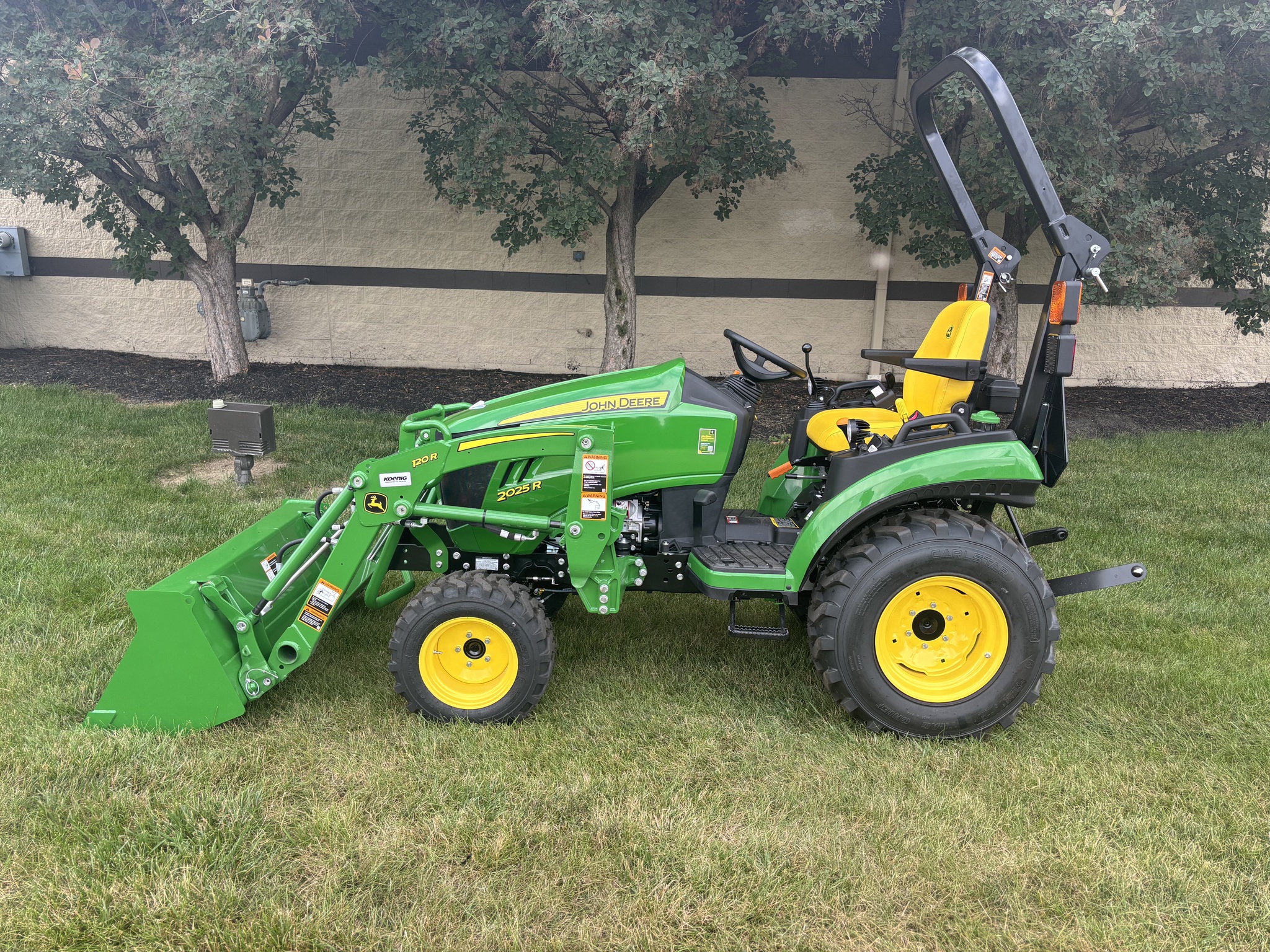 New In-Stock 2026 John Deere 2025R Compact Utility Tractors at Koenig Equipment in Franklin, IN - PhotoXL10