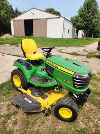 2020 John Deere X730 - Photo1