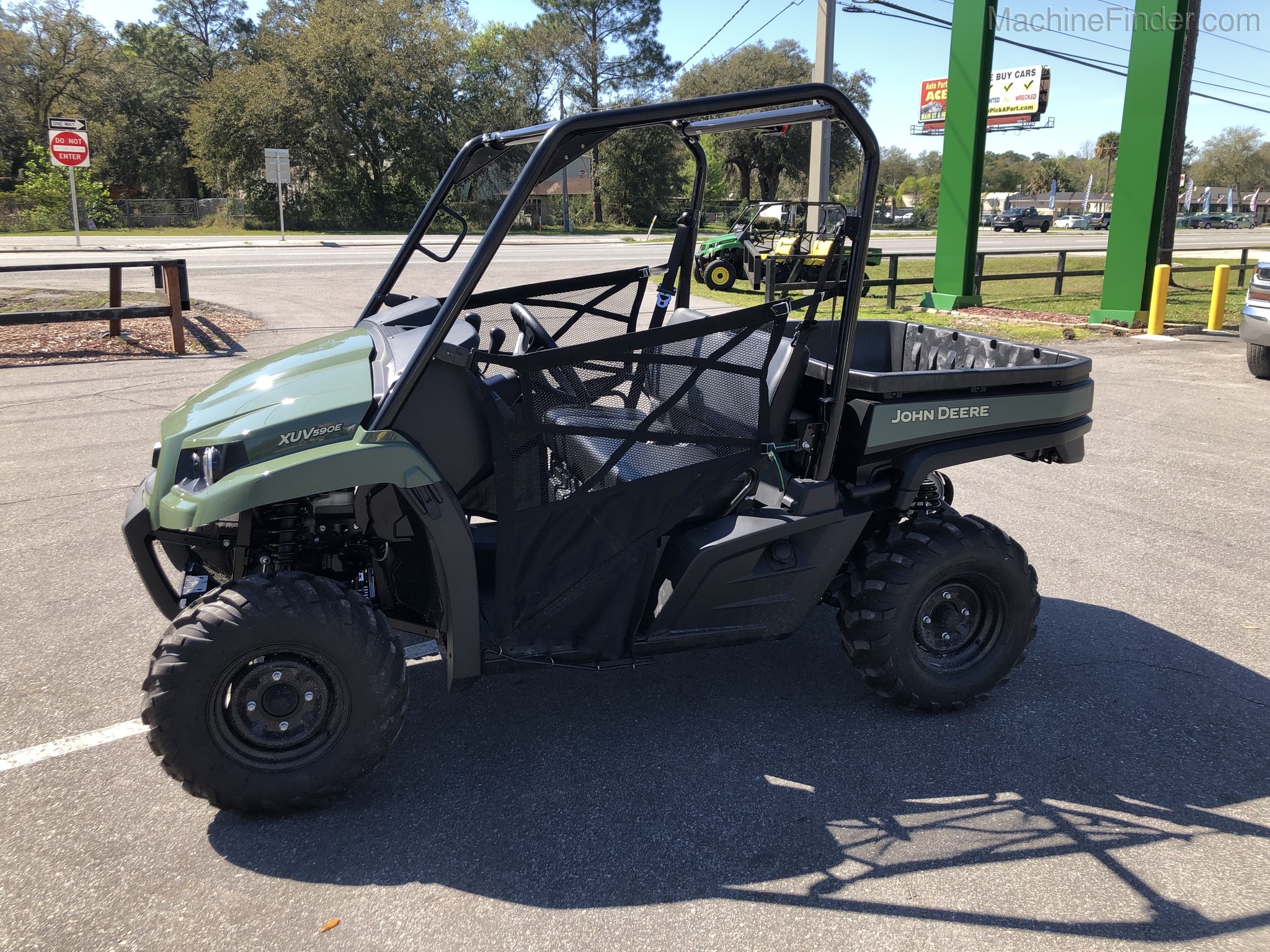 2020 John Deere XUV590E Image 1