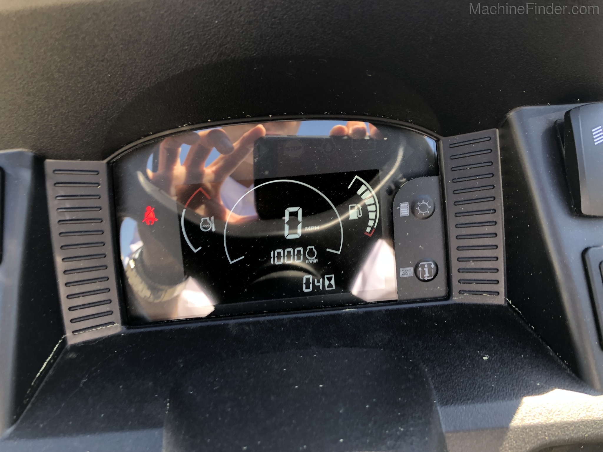 2020 John Deere XUV590E Image 8