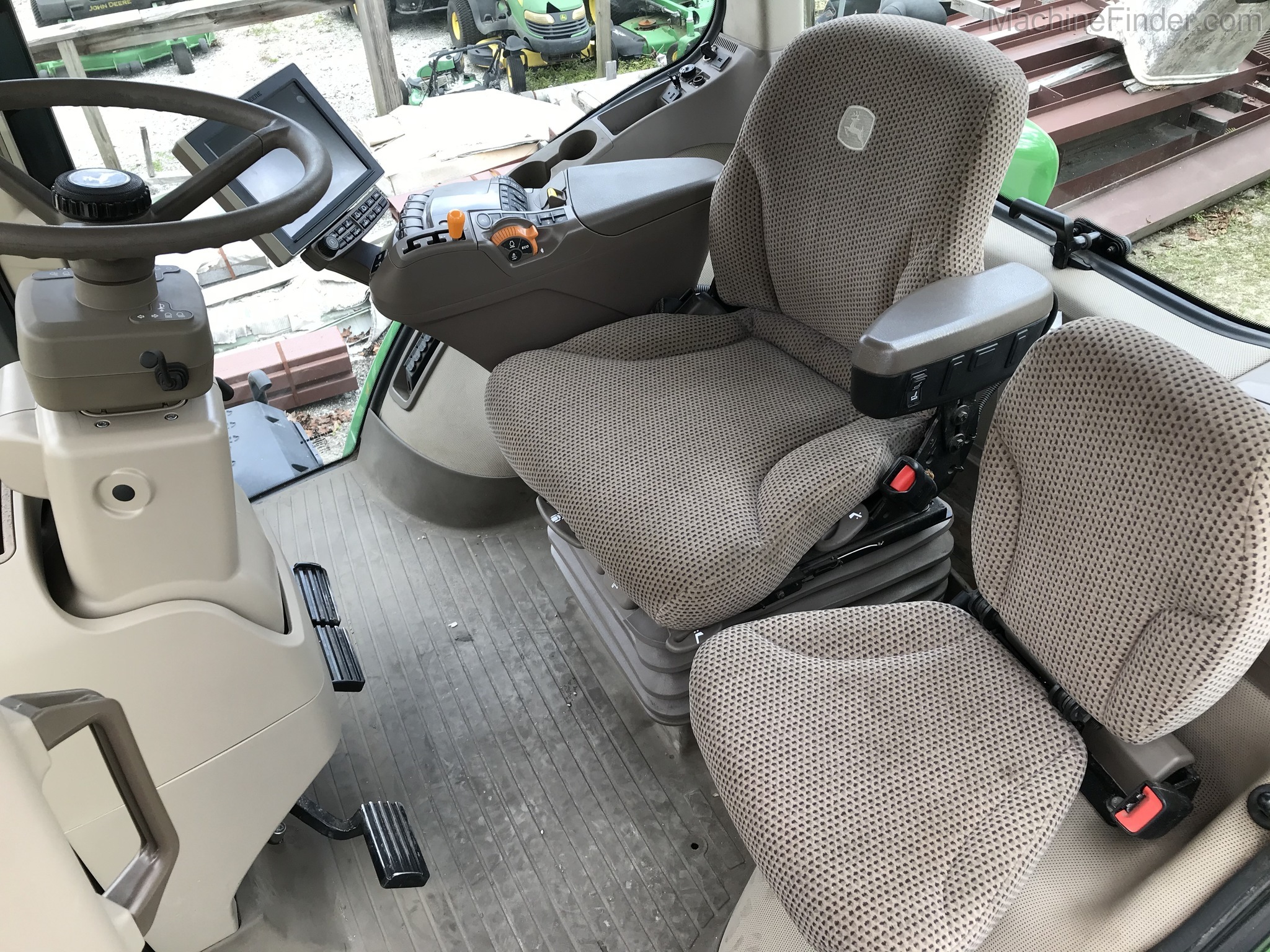 2017 John Deere 8270R Image 5