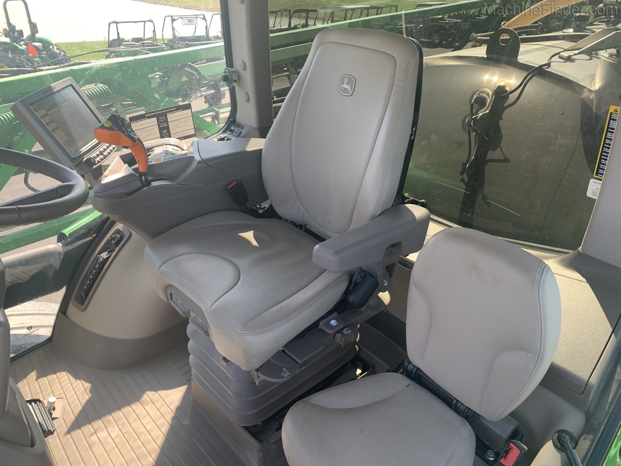 2019 John Deere R4030 Image 16