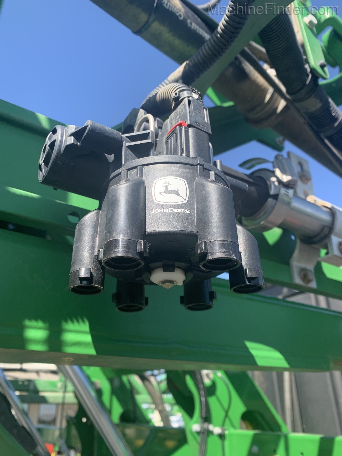 2019 John Deere R4030 Image 18