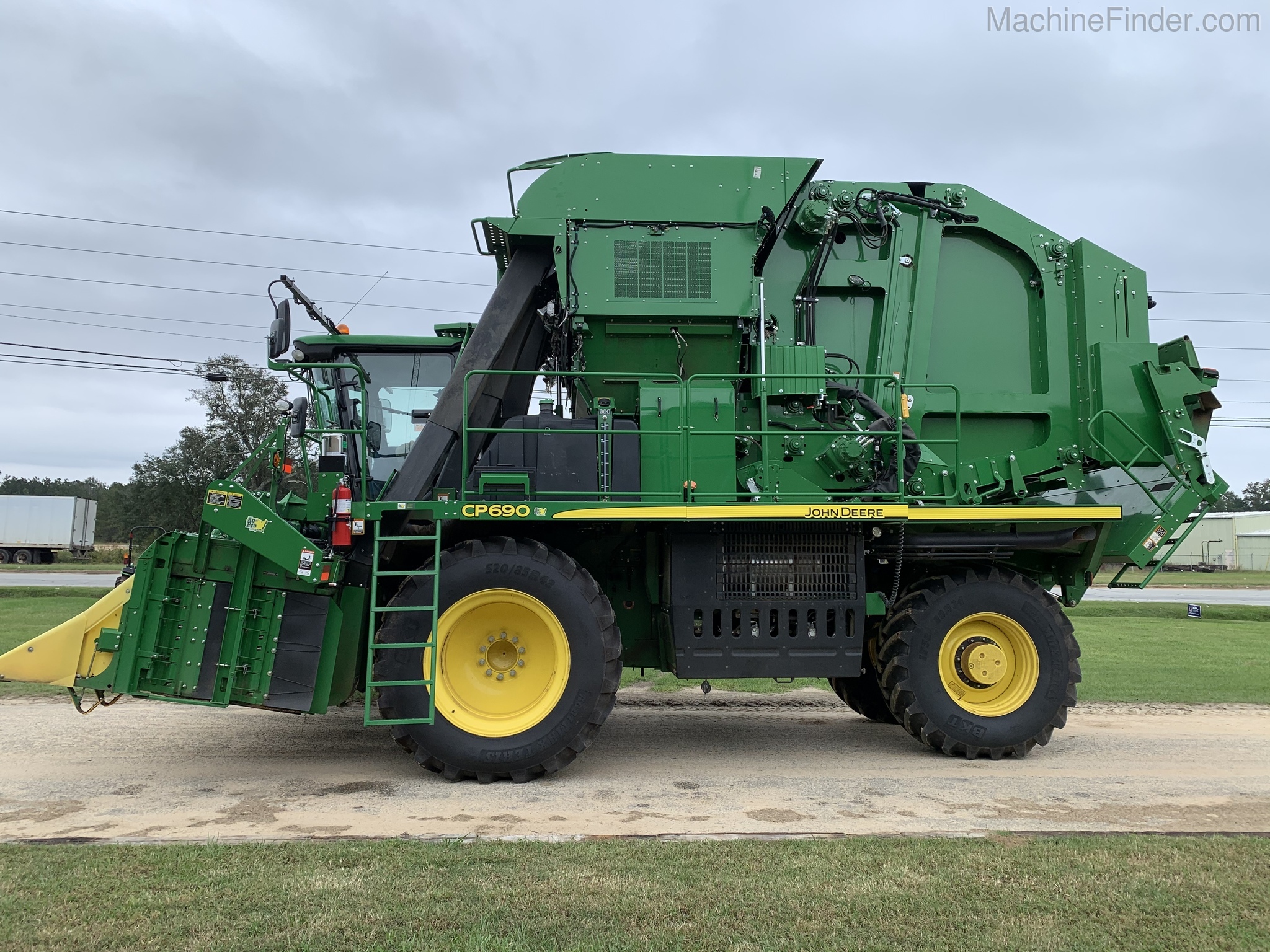 2019 John Deere CP690 Image 2