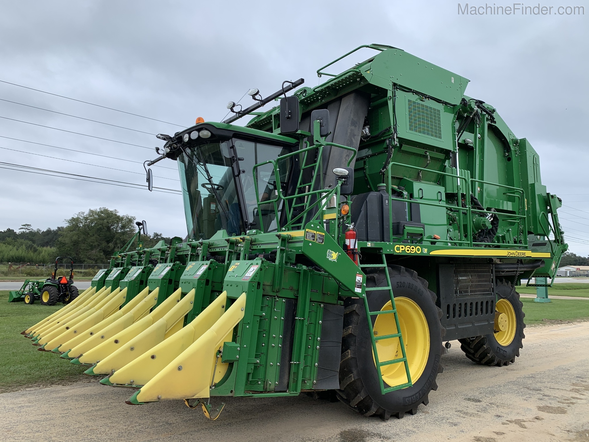 2019 John Deere CP690 Image 1
