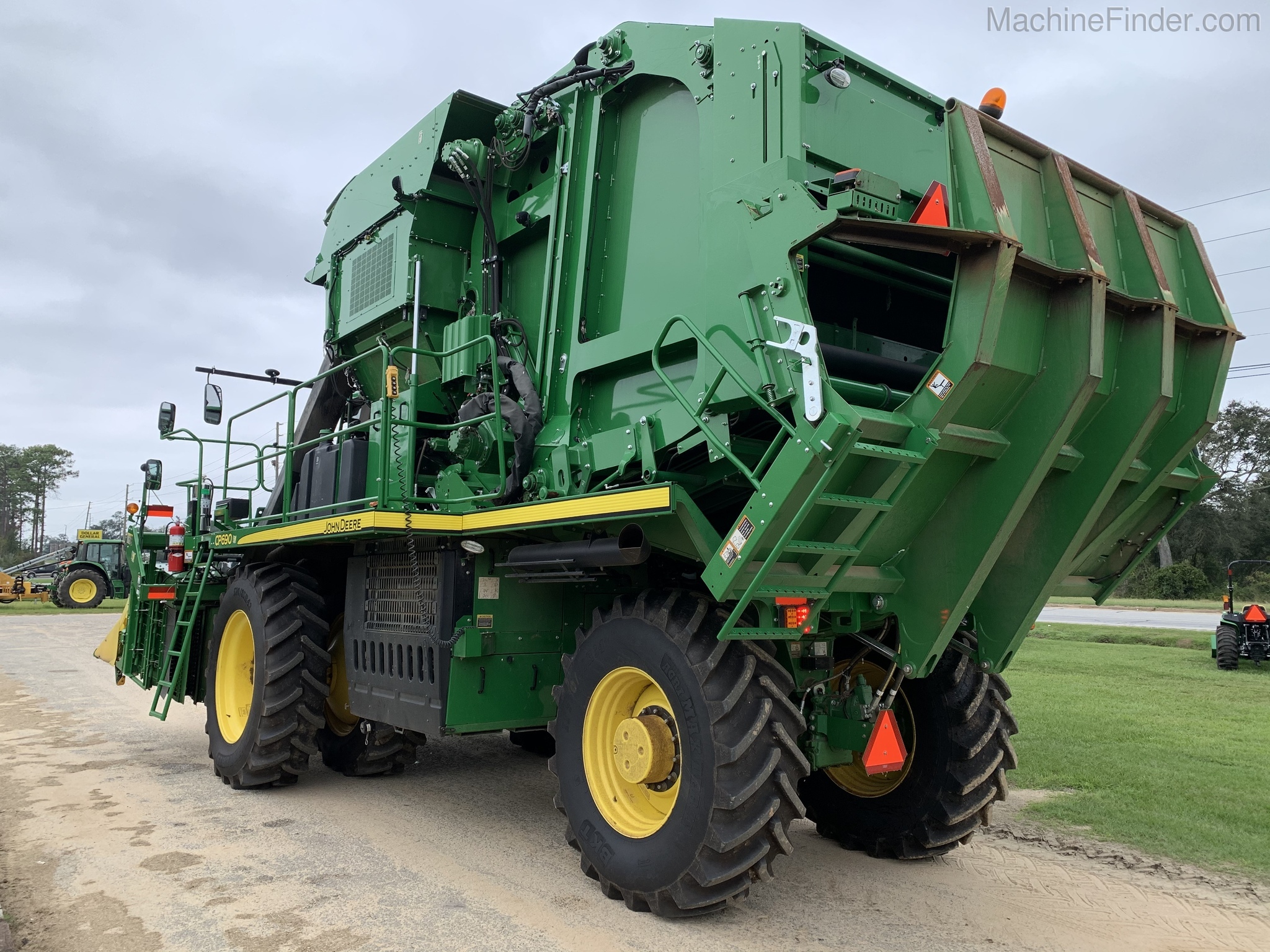 2019 John Deere CP690 Image 3