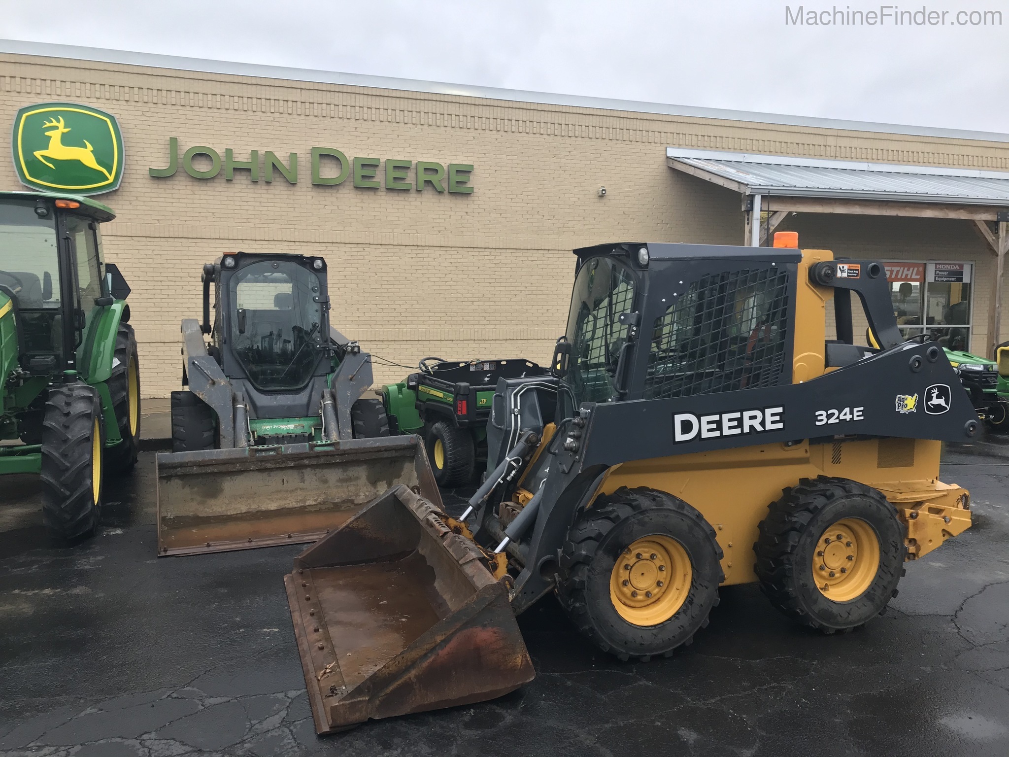 2017 John Deere 324E Image 1
