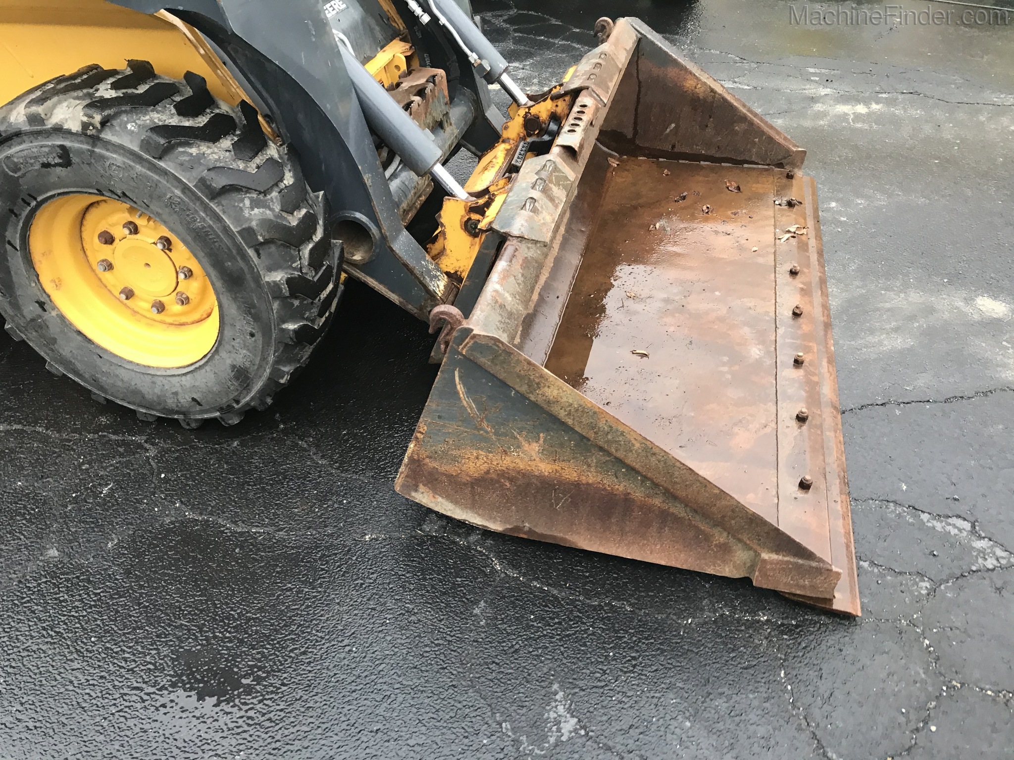 2017 John Deere 324E Image 5