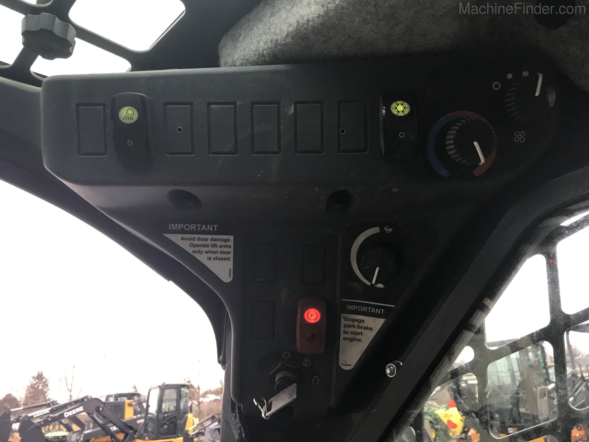2017 John Deere 324E Image 11