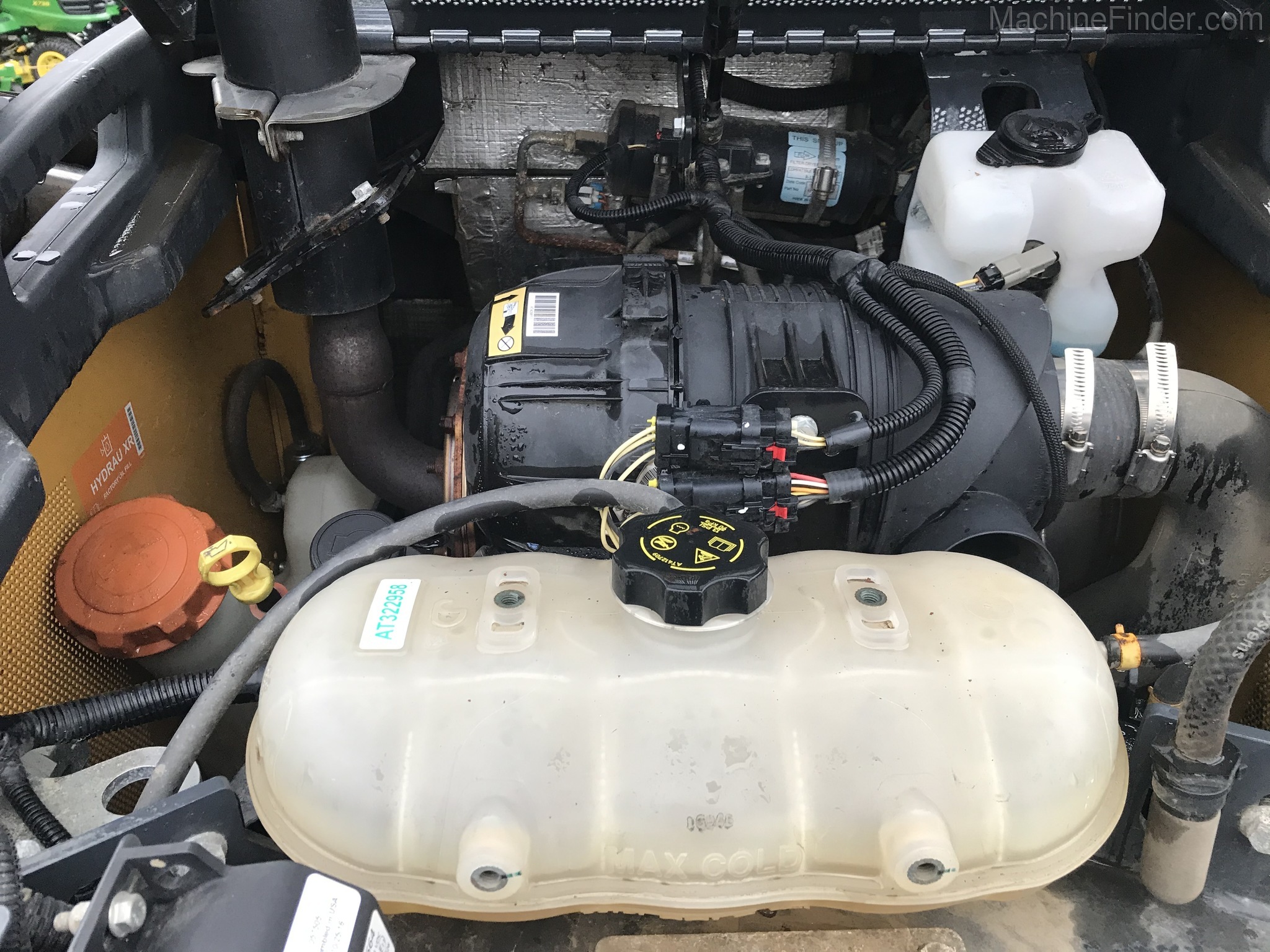 2017 John Deere 324E Image 8