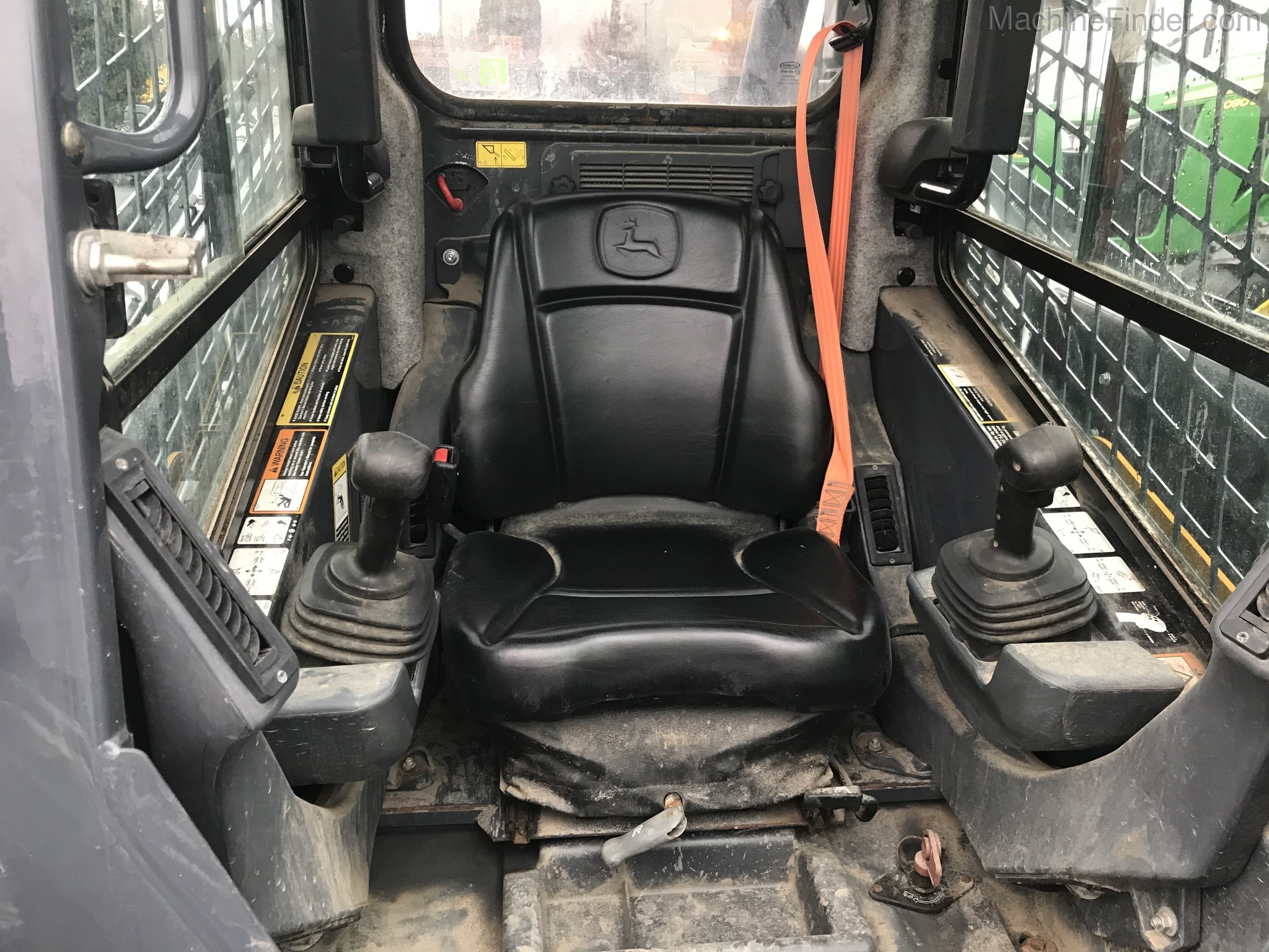 2017 John Deere 324E Image 10