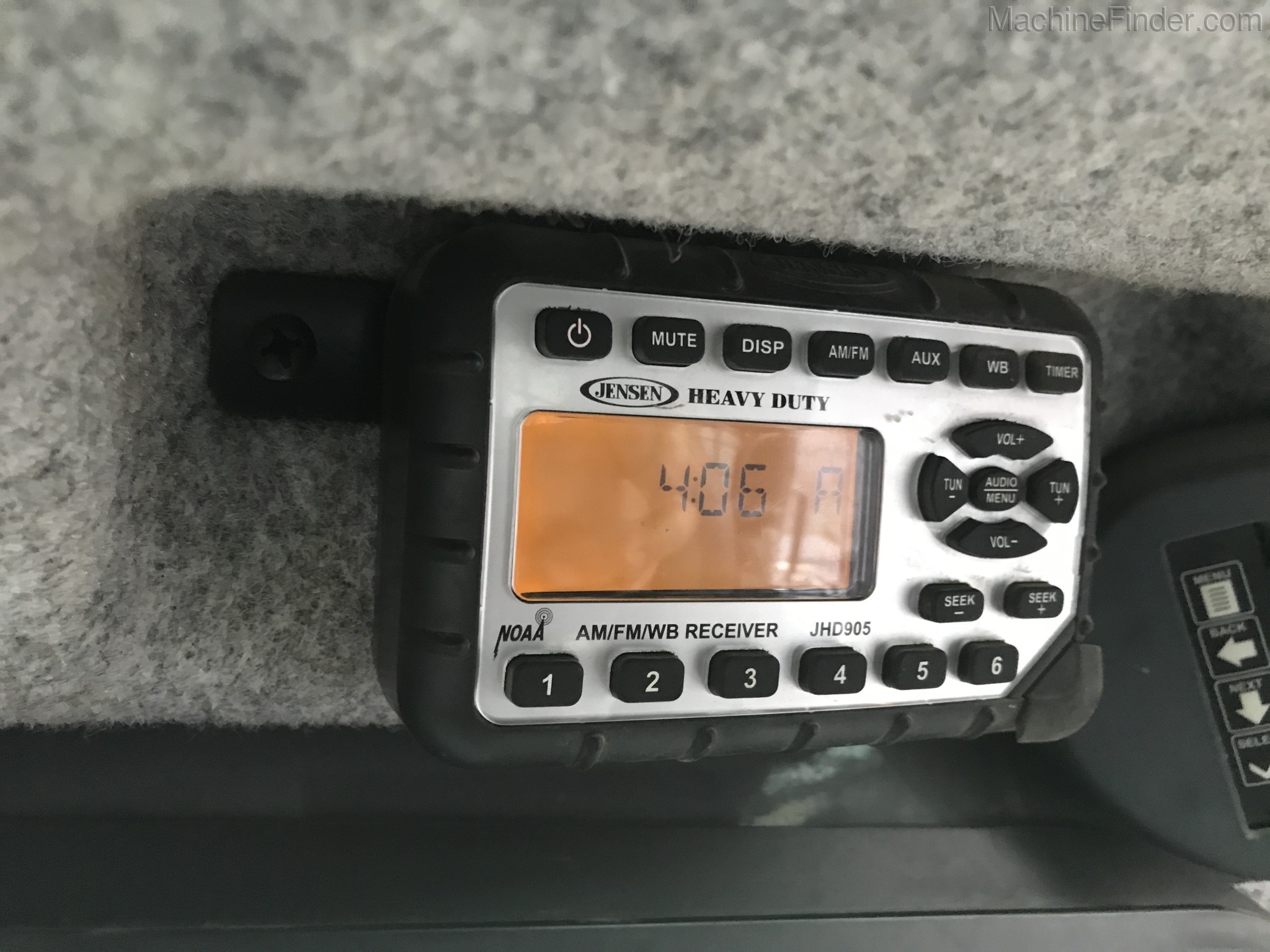 2017 John Deere 324E Image 12