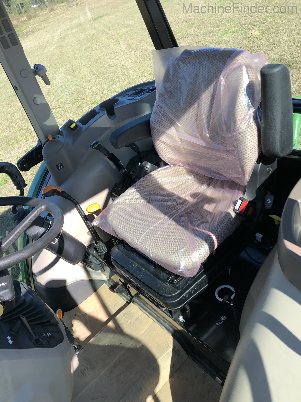 2020 John Deere 5055E Image 9