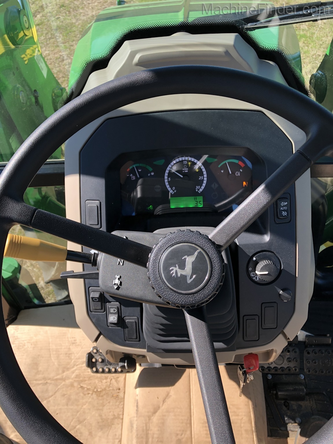 2020 John Deere 5055E Image 10