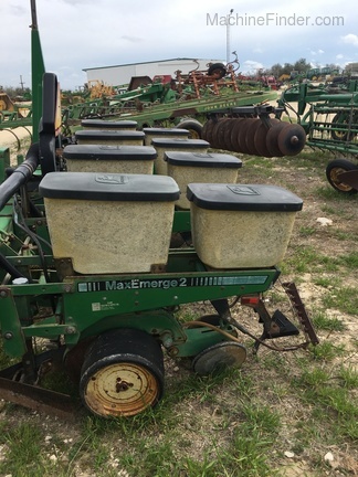 John Deere 7300 Image 2