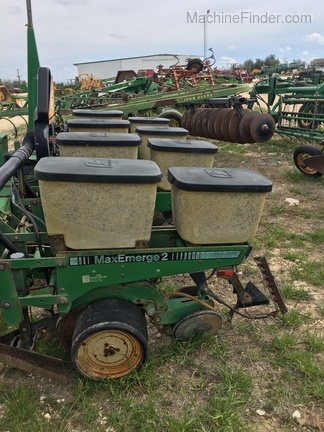 John Deere 7300 Image 3