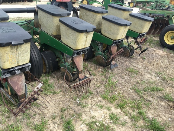 John Deere 7300 Image 4