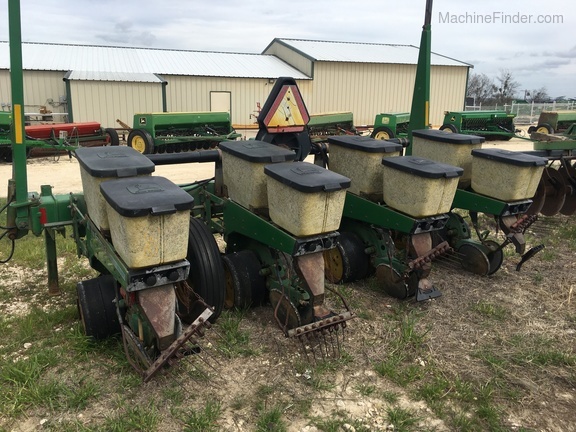 John Deere 7300 Image 1