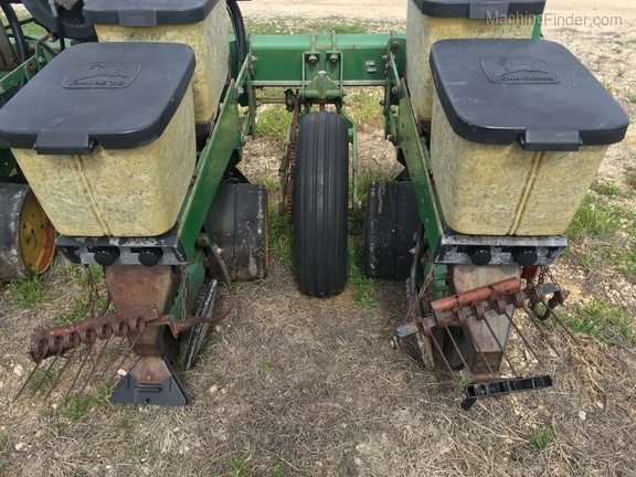 John Deere 7300 Image 7