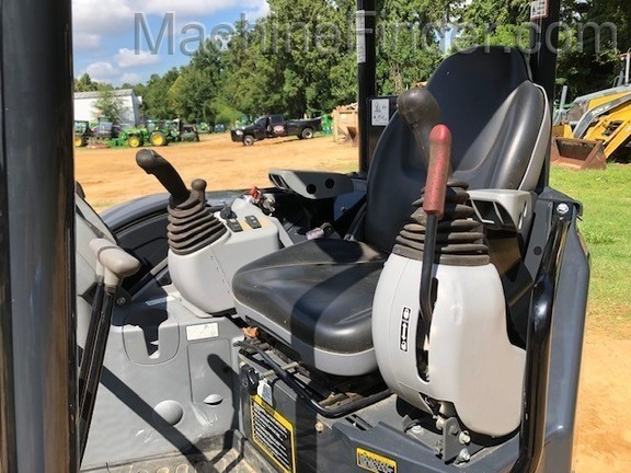 2020 John Deere 30G Image 2