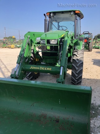 2015 John Deere 5100E Image 2