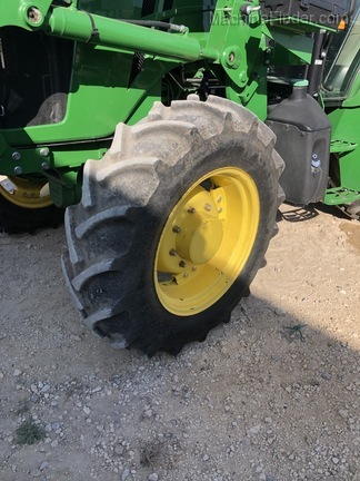 2015 John Deere 5100E Image 5