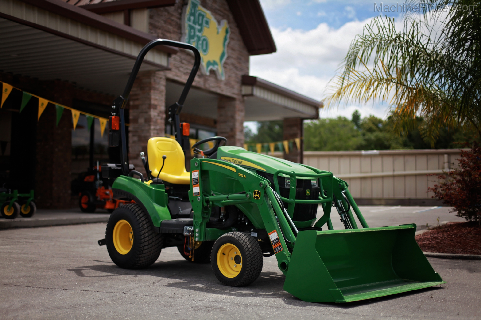 2020 John Deere 1023E Image 1