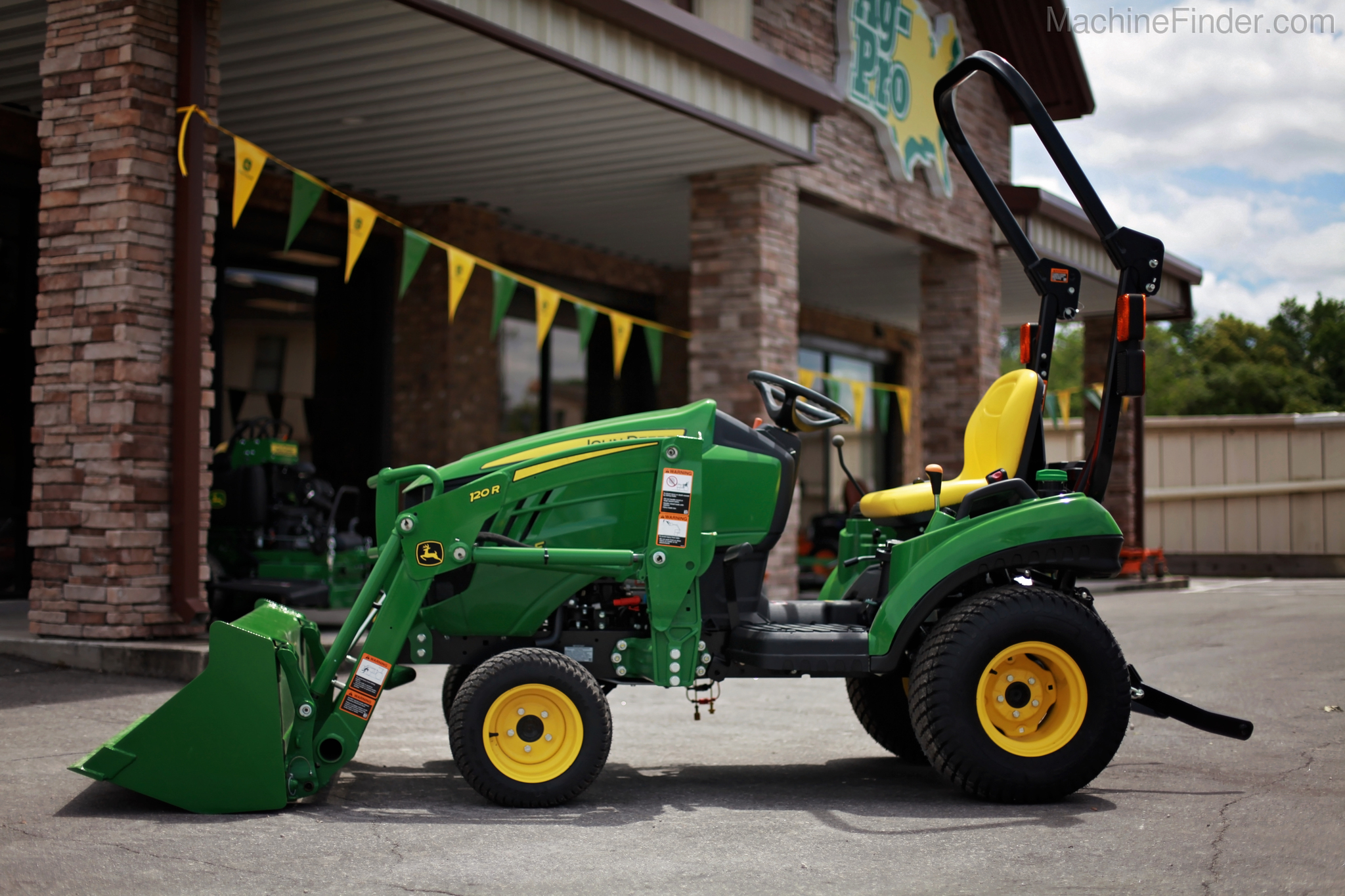 2020 John Deere 1023E Image 2