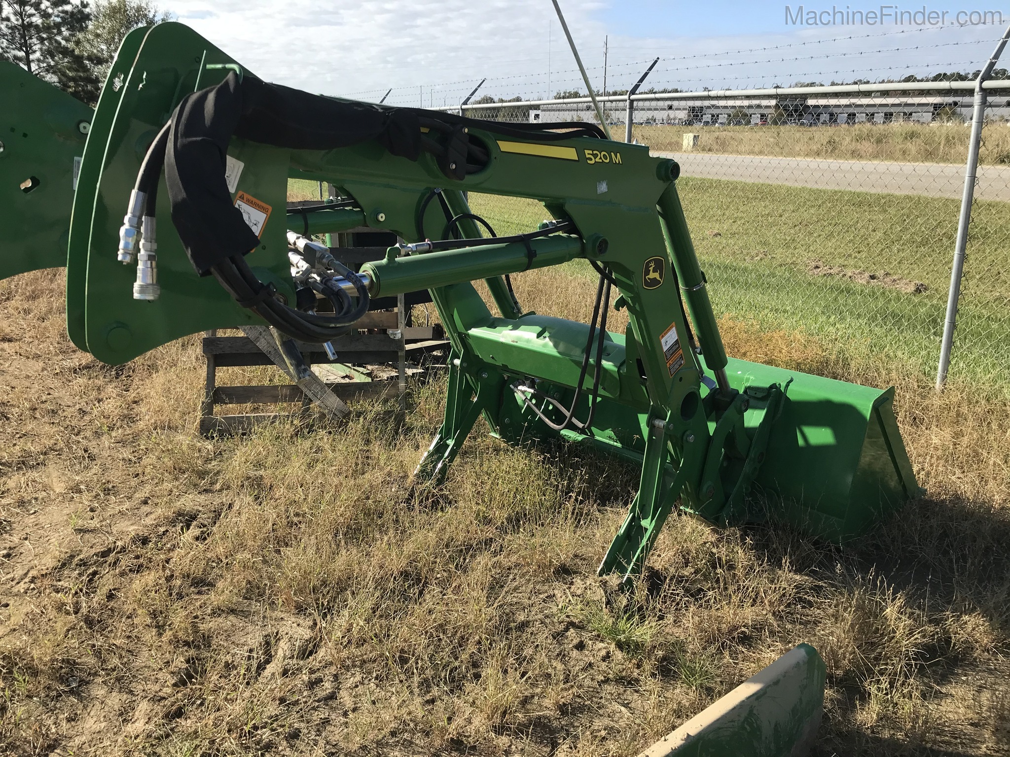 2018 John Deere 520M Image 3