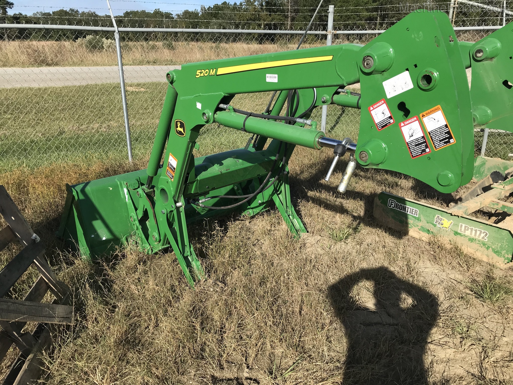 2018 John Deere 520M Image 4
