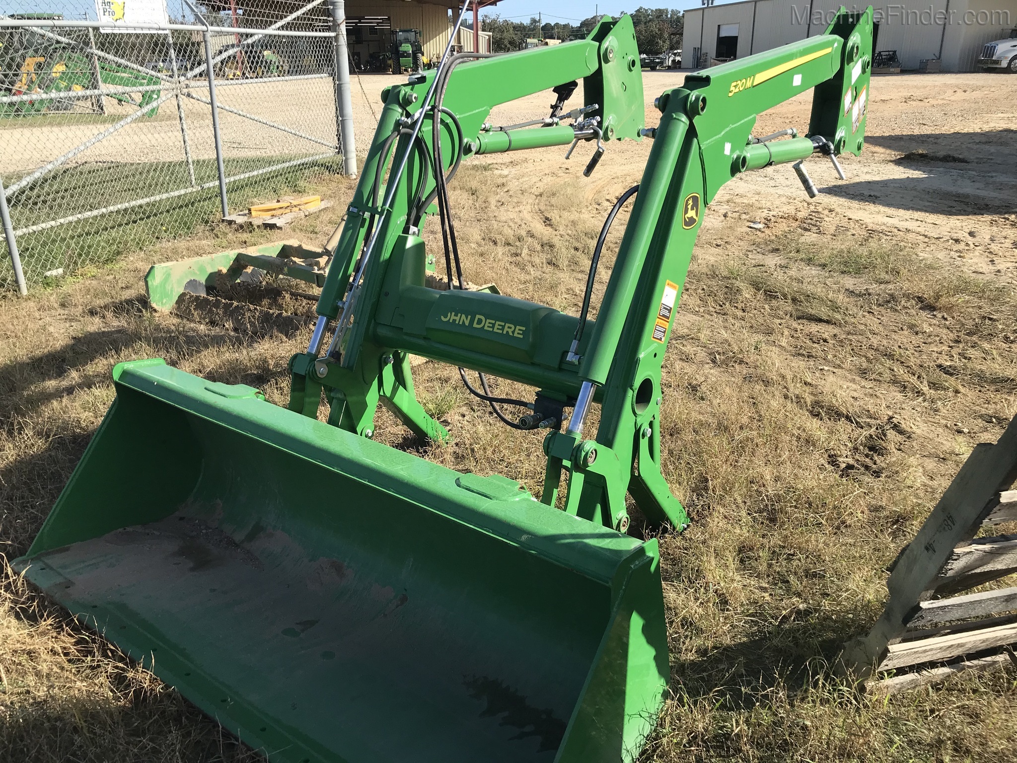 2018 John Deere 520M Image 1