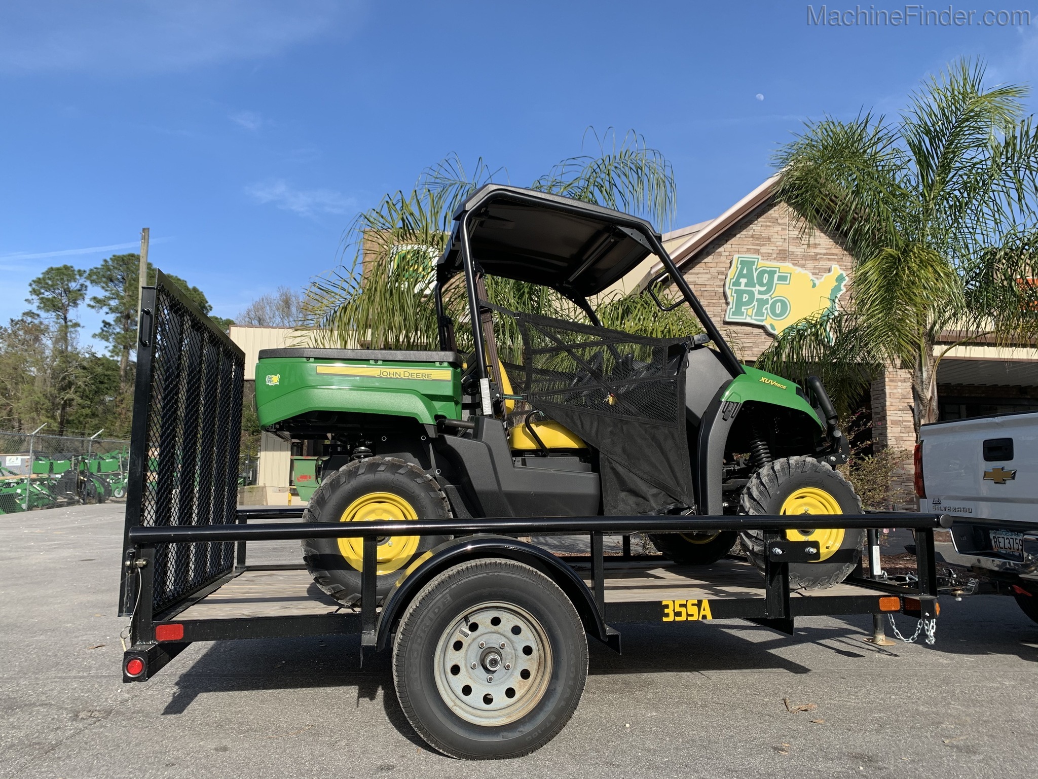 2021 John Deere 560E Image 3