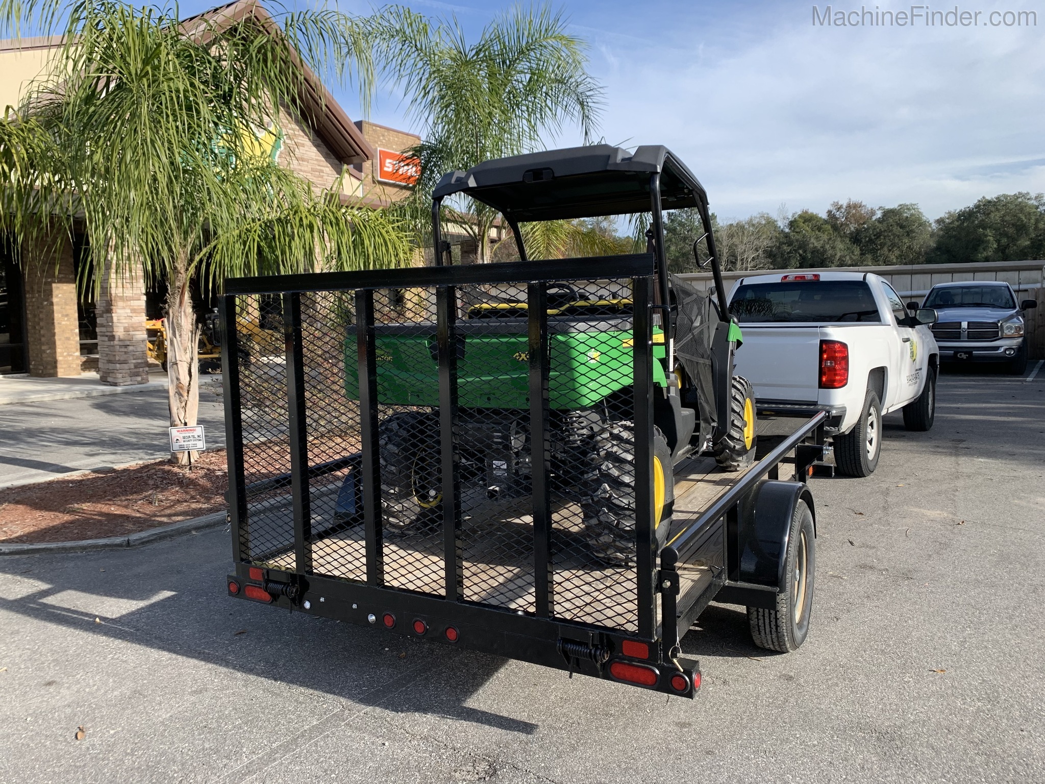 2021 John Deere 560E Image 4