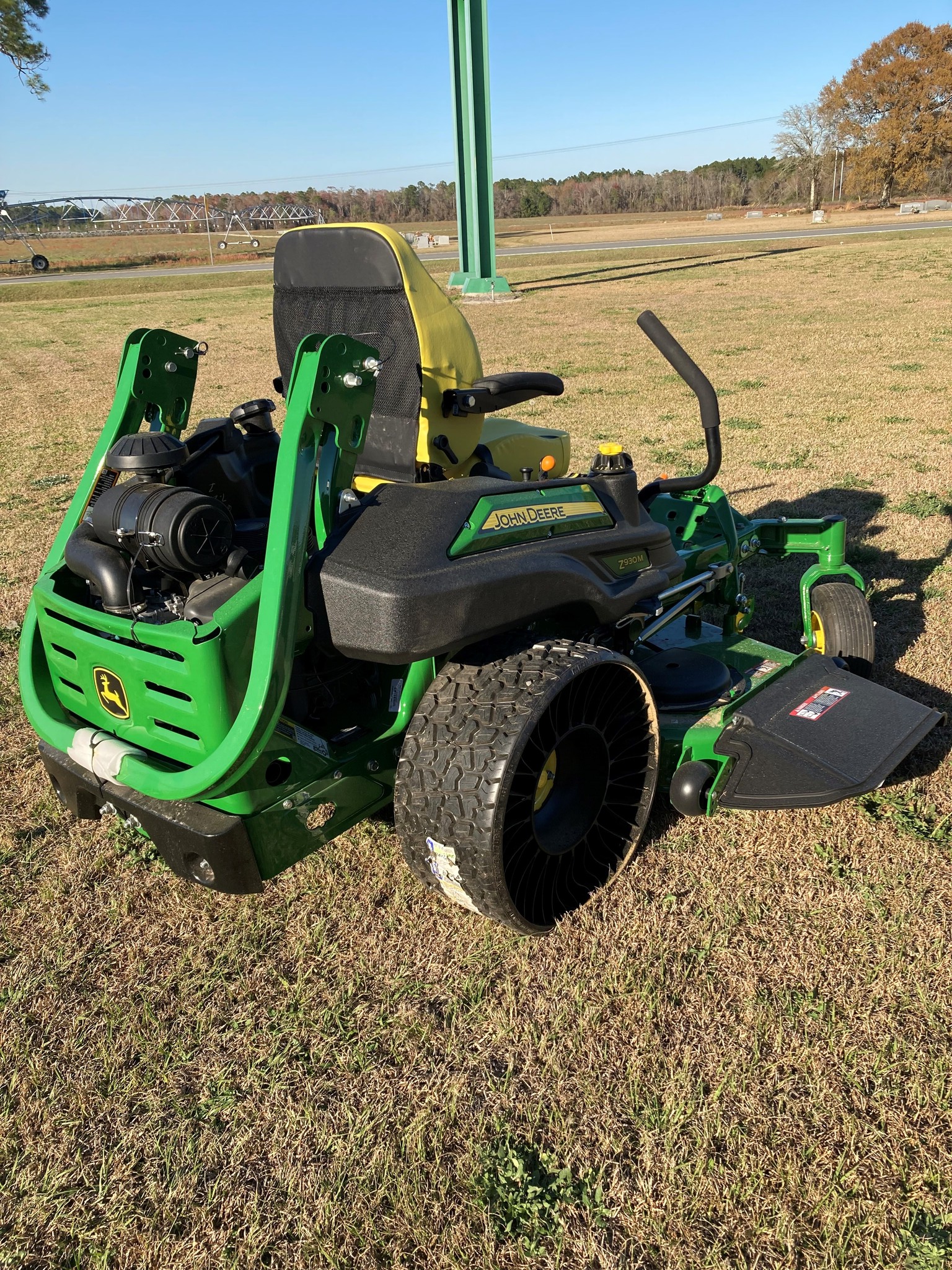 2025 John Deere Z930M Image 4